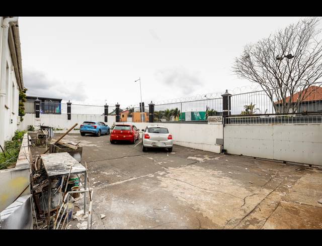500M² BUILDING FOR SALE IN WINDERMERE